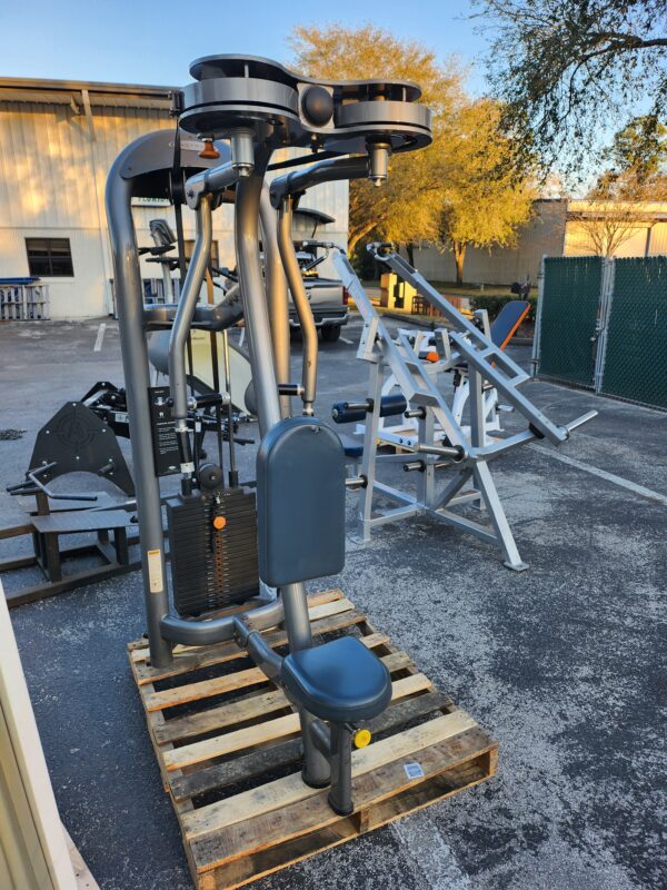 Matrix Aura Pec Fly / Rear Delt Combo Machine - Image 2