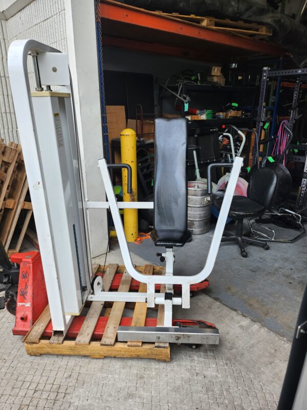 Paramount Chest Press Machine