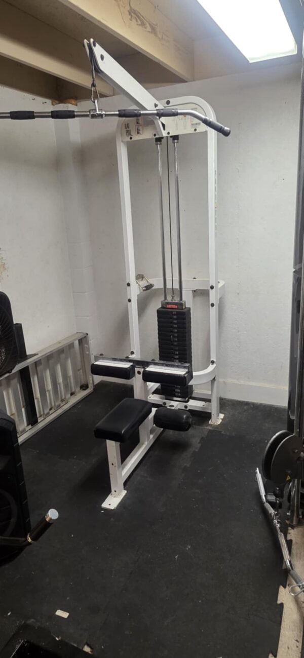 Paramount Lat Pulldown 210lb