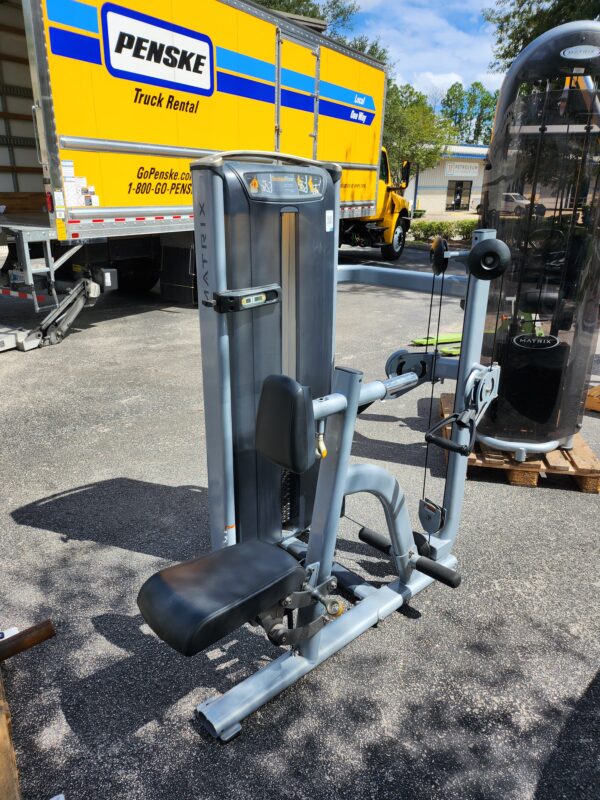 Matrix Versa Diverging Seated Row