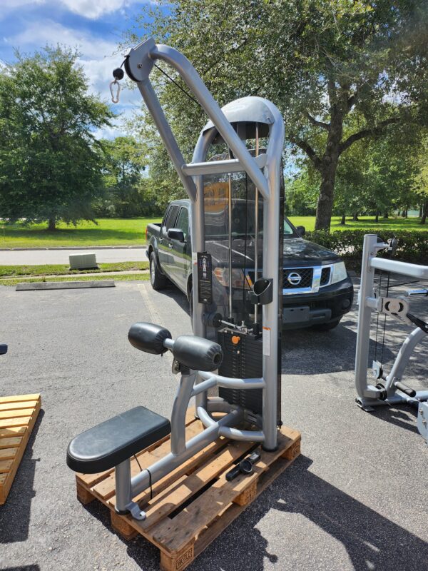 Matrix Aura Lat Pulldown