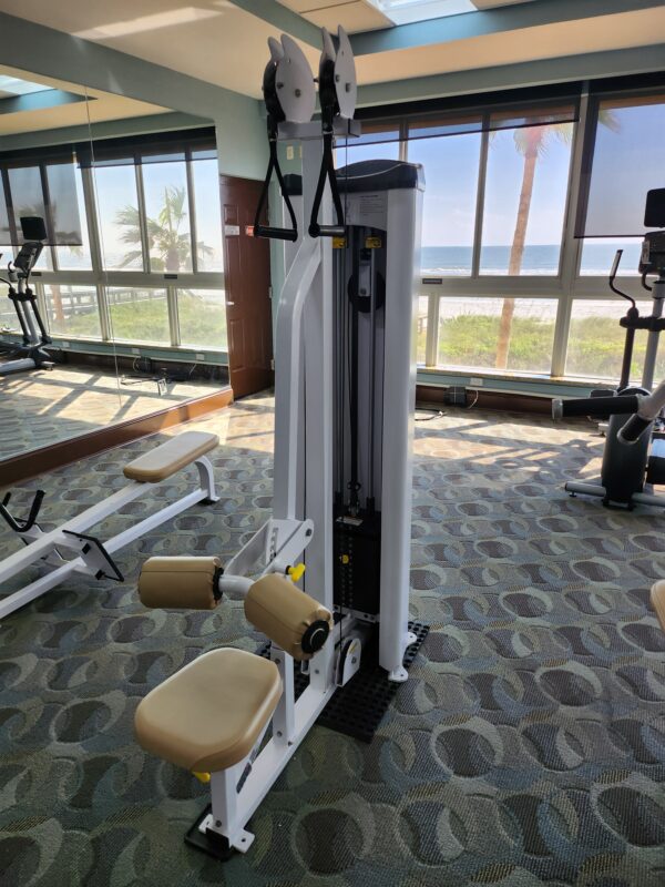 Nautilus Studio Lat Pulldown Machine