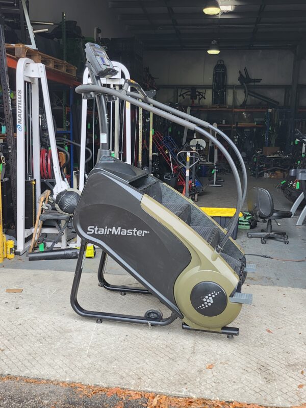 Stairmaster SM5 Stepmill Gauntlet w/ D1 Console