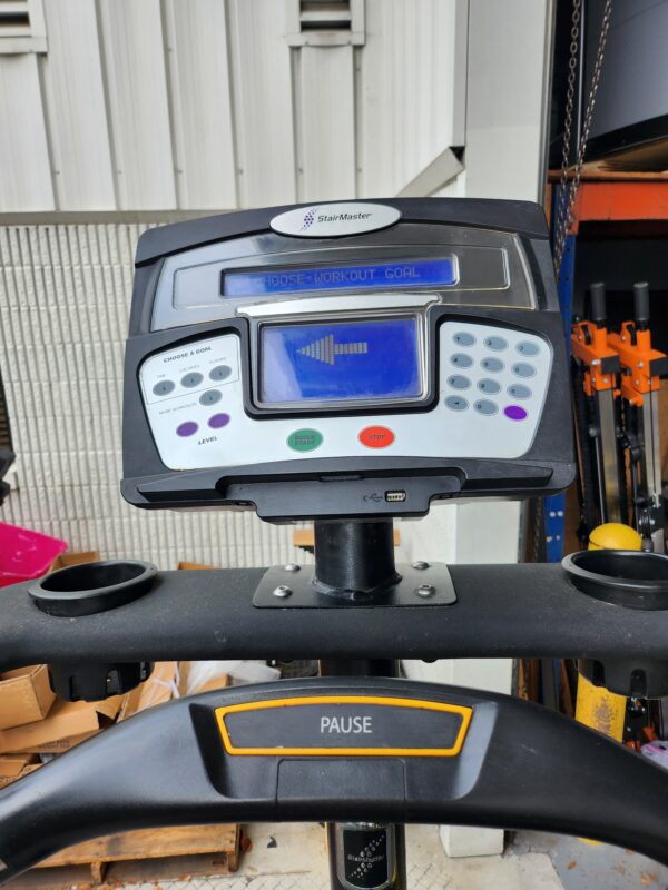 Stairmaster SM5 Stepmill Gauntlet w/ D1 Console - Image 4