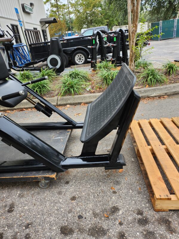 Precor Discovery Series Hack Squat Machine (DPL0603) - Image 4