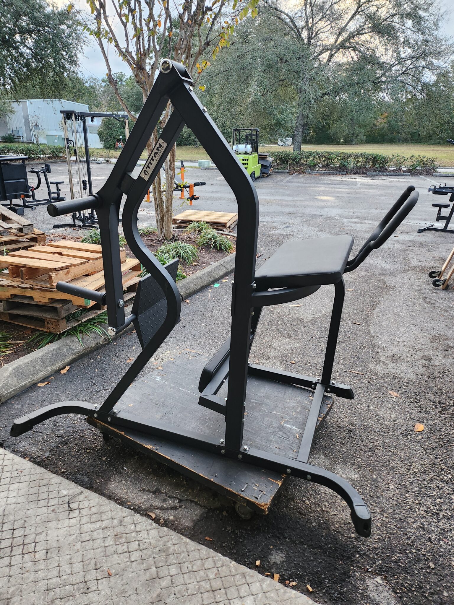 Titan Fitness Glute Kickback Plate Loaded - Image 3