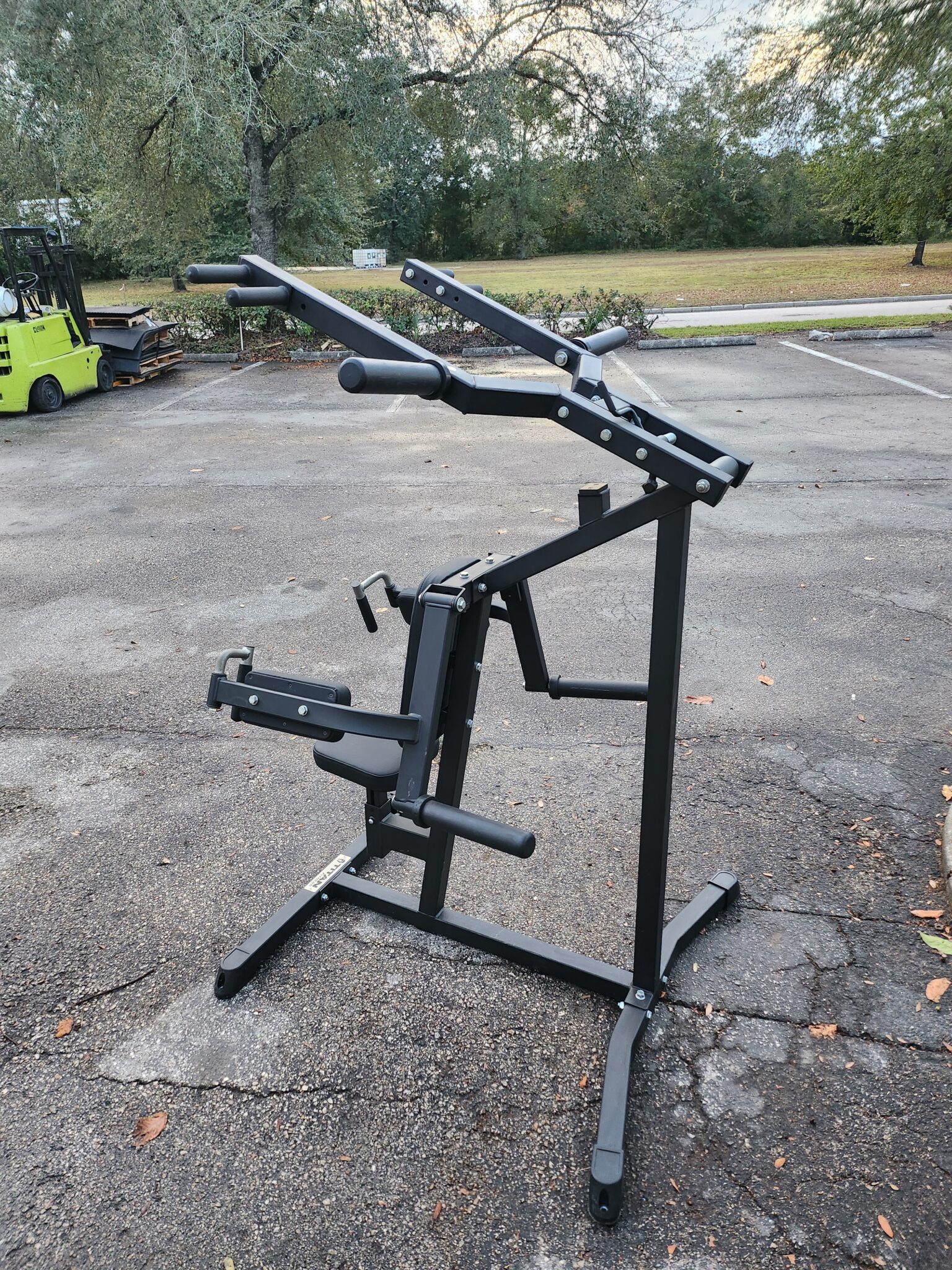 Titan Fitness Plate Loaded Deltoid & Shoulder Press Machine - Image 3