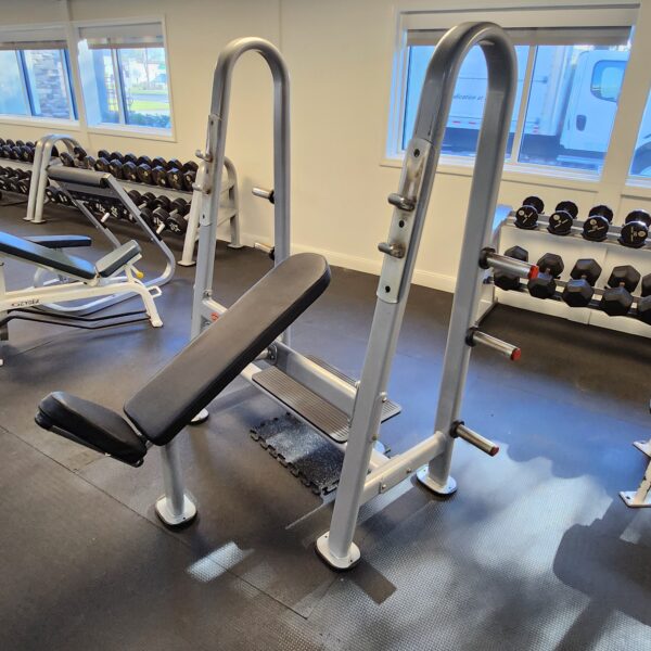 Star Trac Incline Bench Press