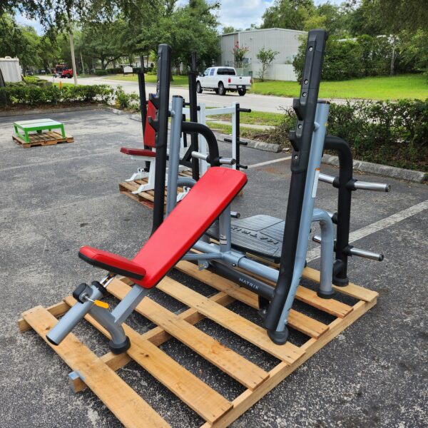 Matrix Incline Breaker Bench Press (Model MG-A679)