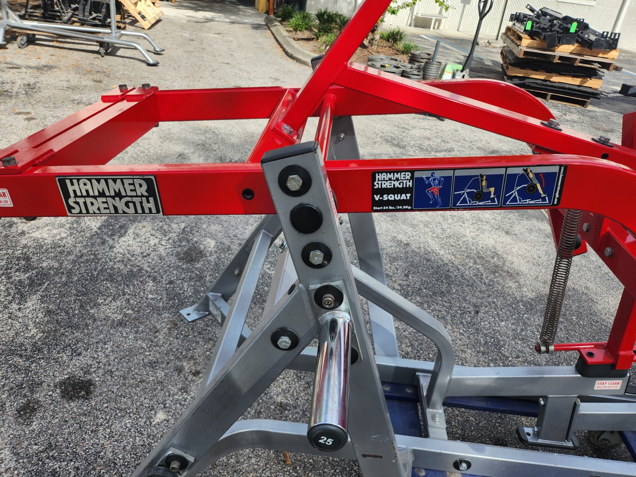 Hammer Strength Plate-Loaded V-Squat - Image 3